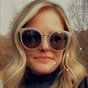 Meet your Posher, Dina